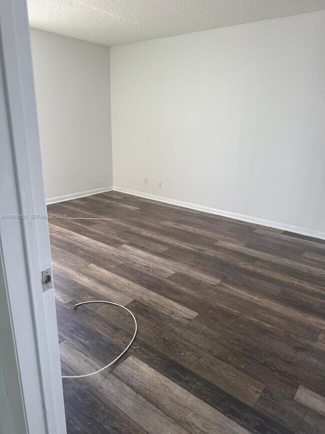 Building Photo - 109 Lake Emerald Dr