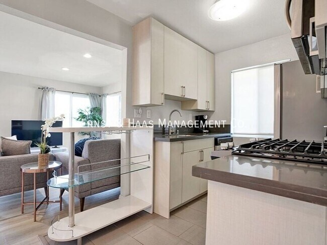 Building Photo - 17071 Oak Ln