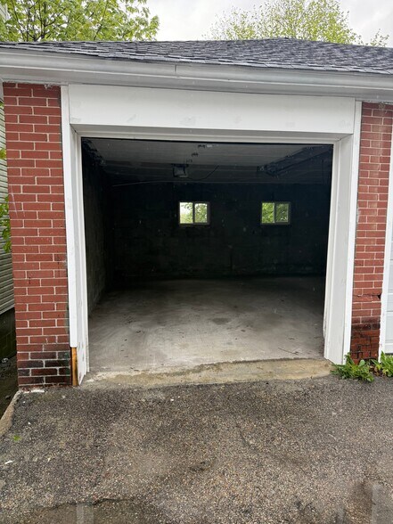 Building Photo - 69 Catharine St