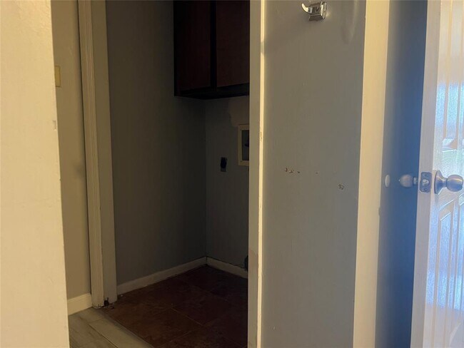 Building Photo - 8419 Hearth Dr