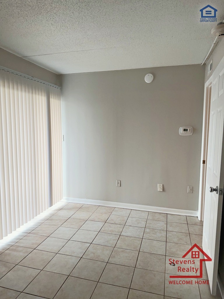 Building Photo - 915 S Seminole Dr