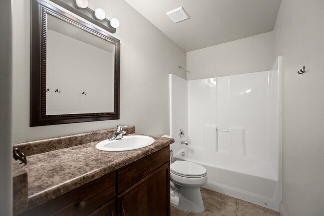 Building Photo - "Spacious 5-Bed Oasis with 3 Baths in Washington, UT – 3,171 Sq Ft of Comfort!"