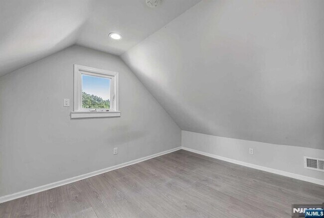 Building Photo - 53 Davis Dr