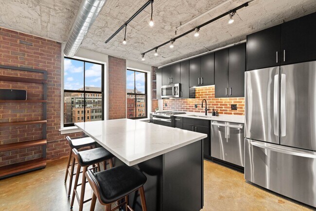 Building Photo - Fully Furnished Designer Loft with Parking & Monument Views!