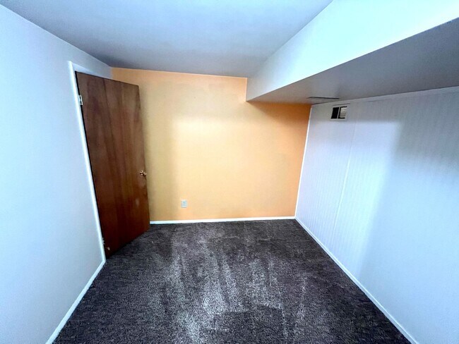 Building Photo - 4 bed 2 bath Single Family Home with Bonus Room, Fully Fenced Yard and Double Car Garage Close to...