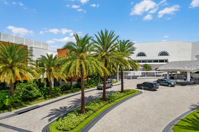 Building Photo - 155 Commodore Dr