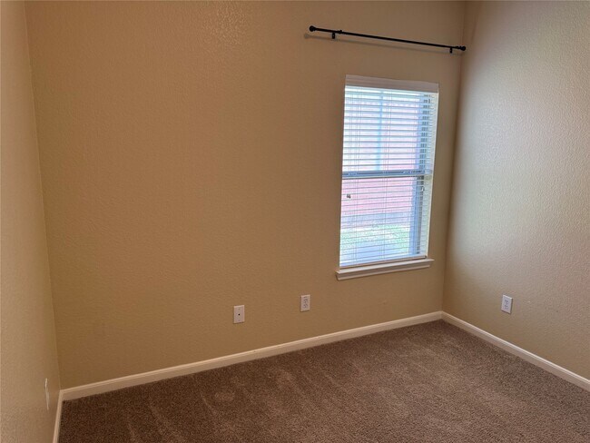 Building Photo - 21307 Springbrook Hollow Ct