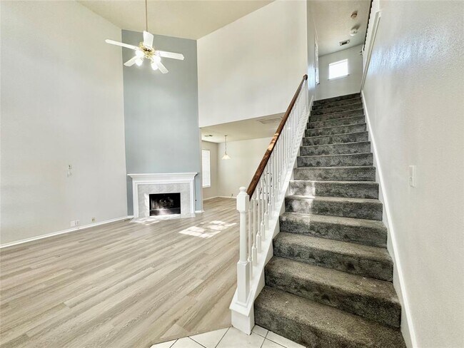 Building Photo - 1211 Satillo Ln