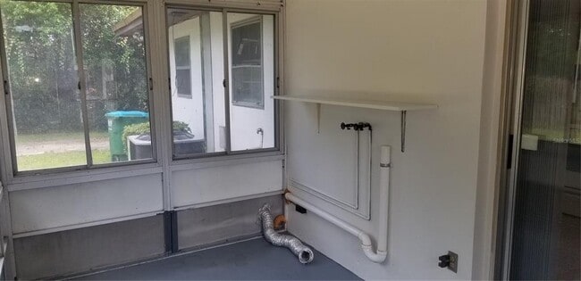 Building Photo - 414 N Fowler Dr