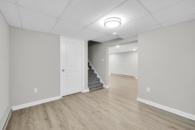 Building Photo - 26 Seminole Cir