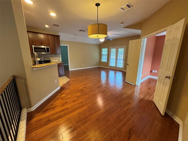 Building Photo - 1310 W Parmer Ln
