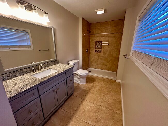 Building Photo - 127a Schroyers Ln