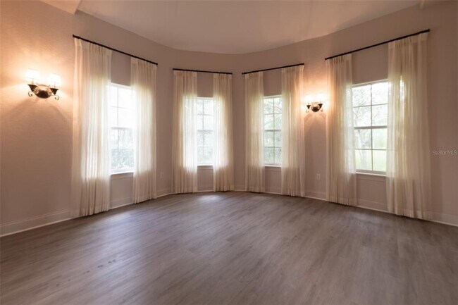 Building Photo - 10430 Birch Tree Ln