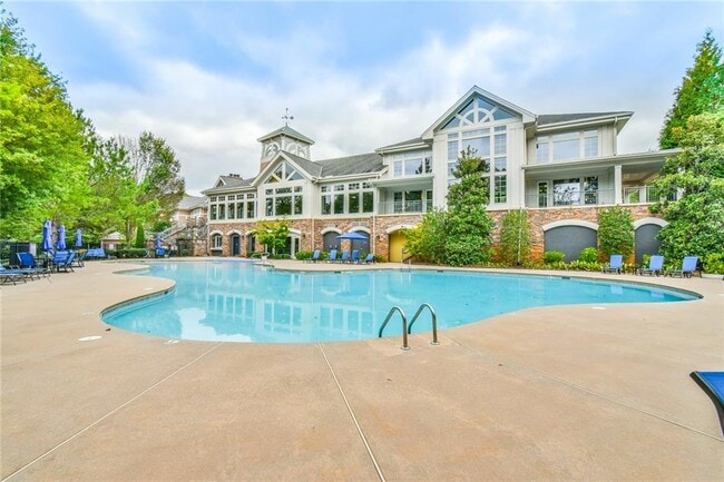 Building Photo - 6111 Longleaf Dr