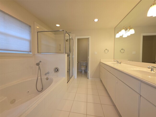 Building Photo - 9260 Deepwater Dr