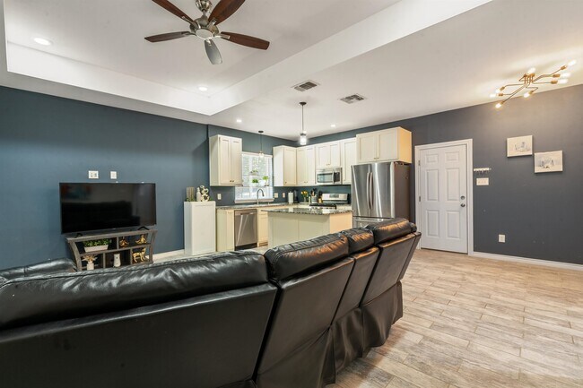 Building Photo - 200 Wallen St