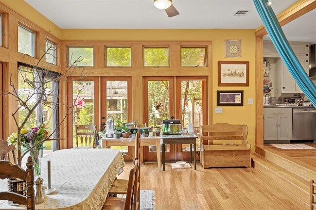 Building Photo - 508 E 38th 1/2 St