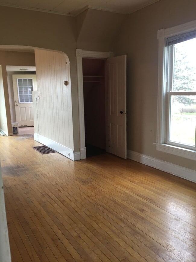 Building Photo - 1217 E 7th St