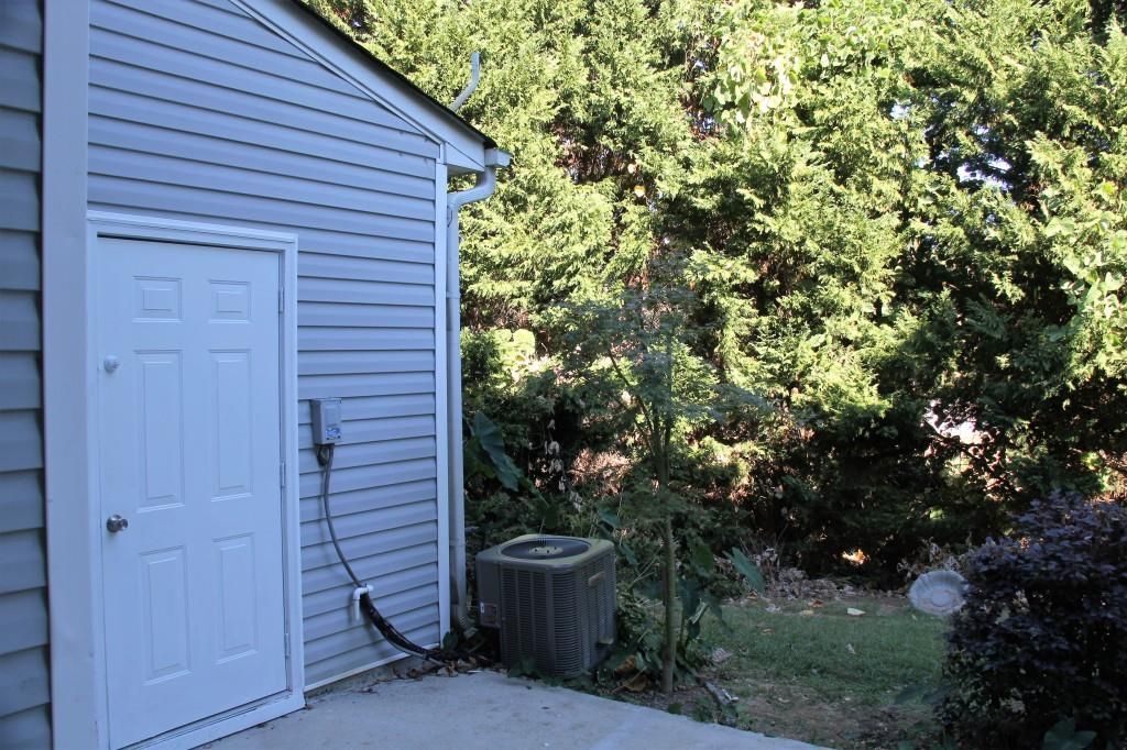 Building Photo - 962 Tree Creek Blvd