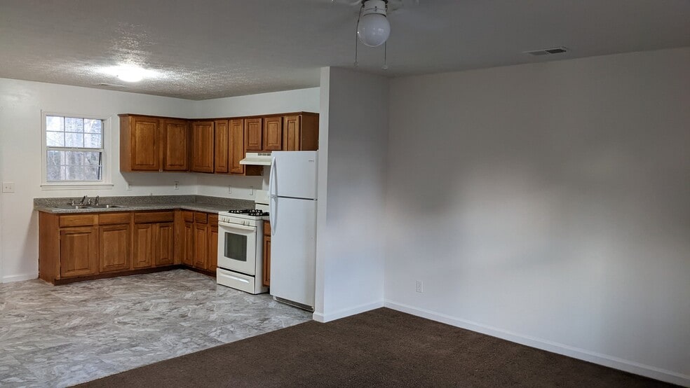 Building Photo - 110 Jay Ln