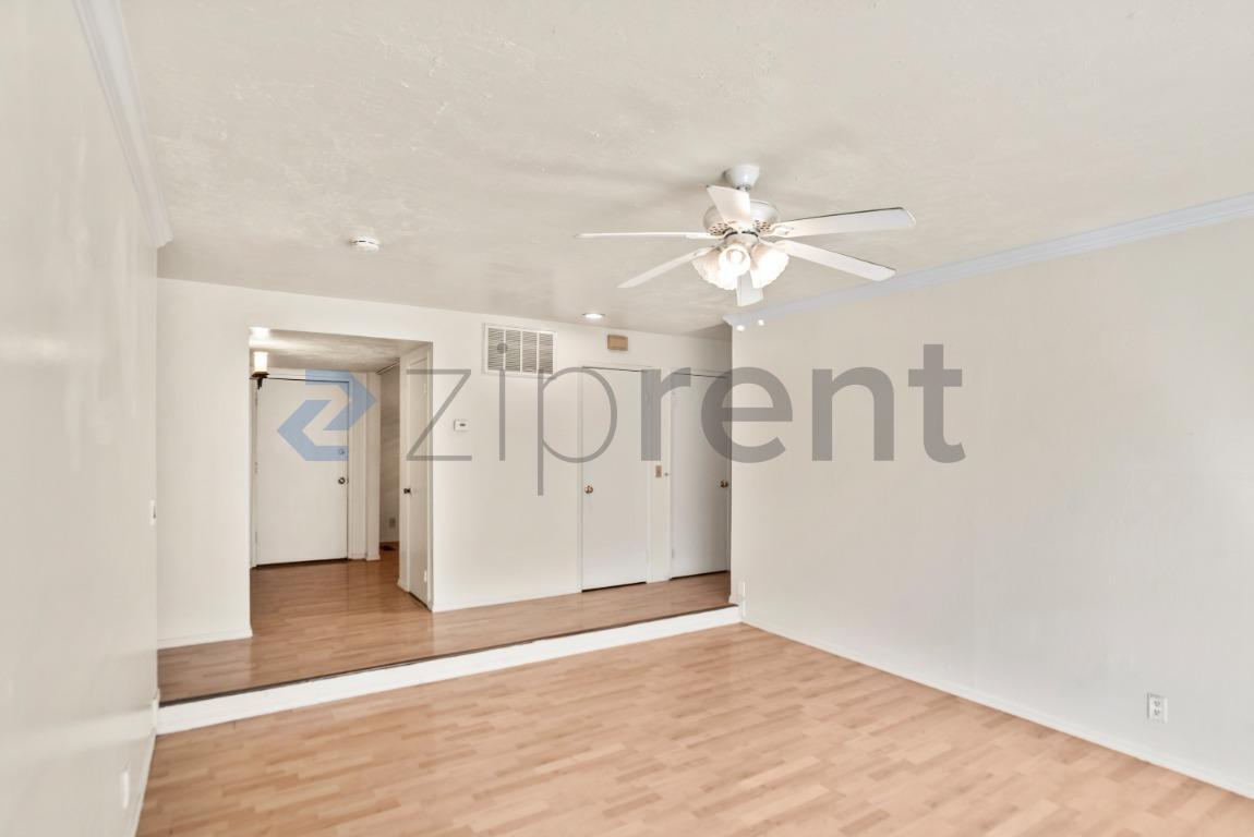 Building Photo - Unit