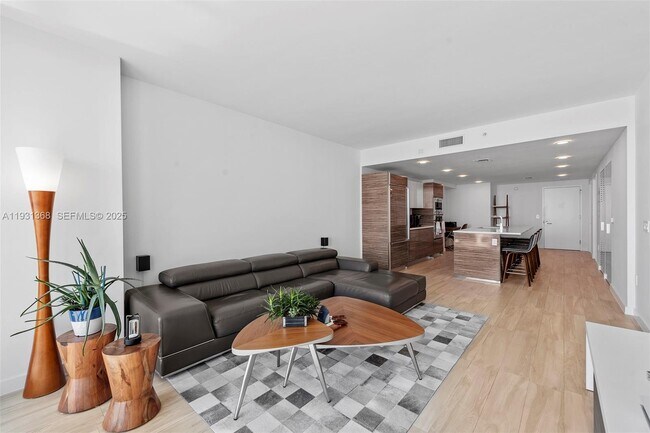 Building Photo - 460 NE 28th St