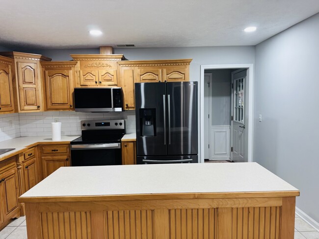 Building Photo - 560 Old Humboldt Rd