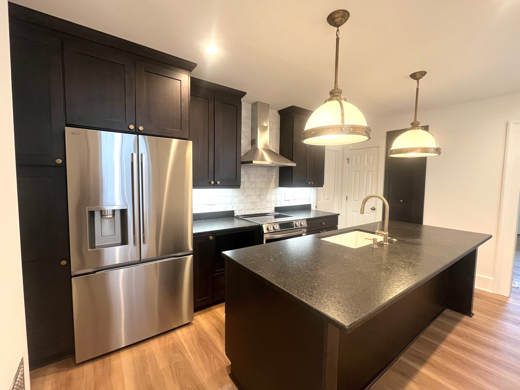 Building Photo - 670 Mohawk St