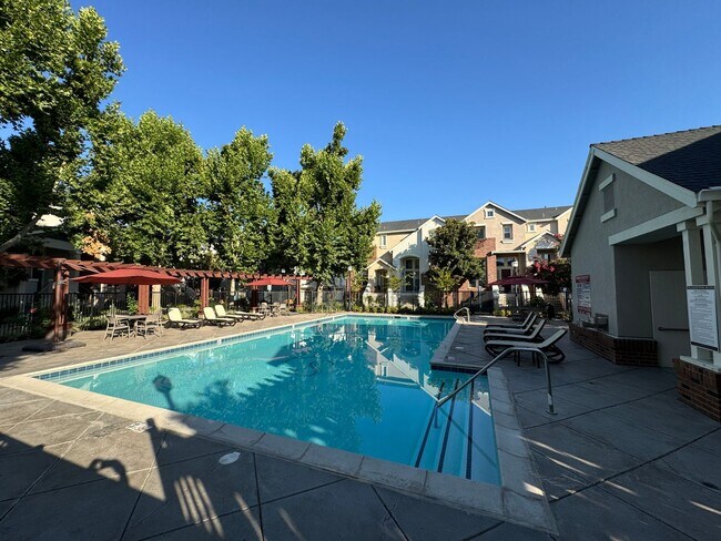 Building Photo - Perfect Shape Downtown Livermore Townhome ...