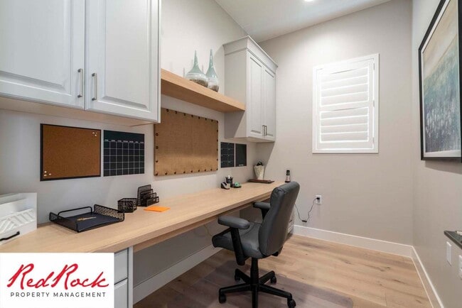 Building Photo - 2 Bedroom Fully Furnished Home In Sun River Community for 55 years and older with a firm 6 Month ...