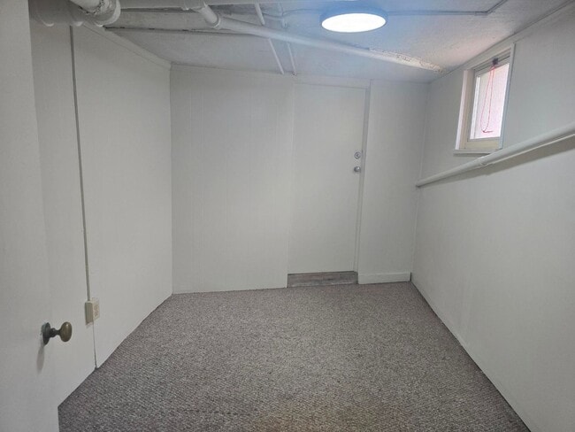 Building Photo - 440 W Foster Ave