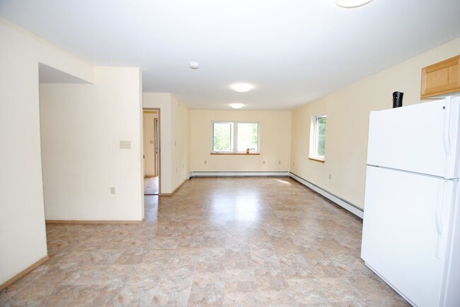 Building Photo - Remarkably Energy Efficient 3 Bed/1 Bath j...