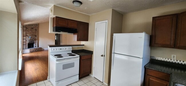 Building Photo - 11011 Crenchrus Ct