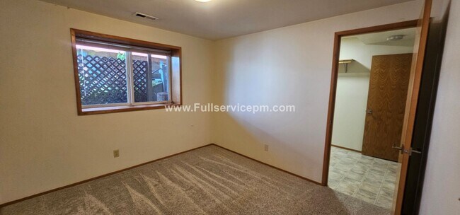 Building Photo - Quiet and charming 1 bedroom 1 bath DS apartment in Redondo Beach house