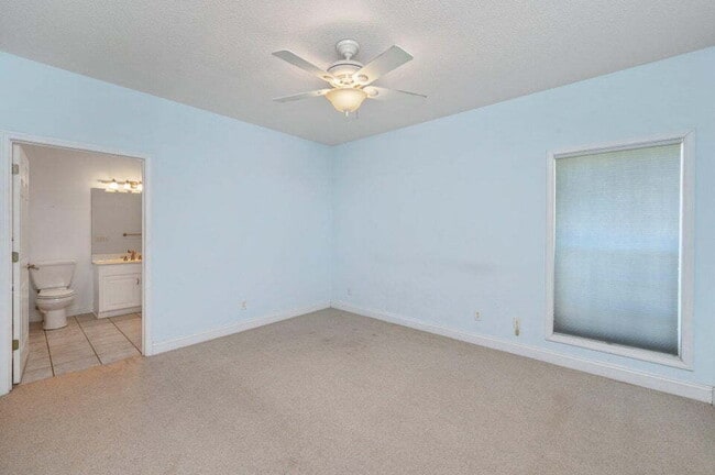Building Photo - A spacious four bedroom, two and a half bathroom home located in the heart of the DeFuniak Spring...