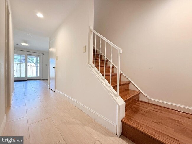 Building Photo - 10240 Arizona Cir