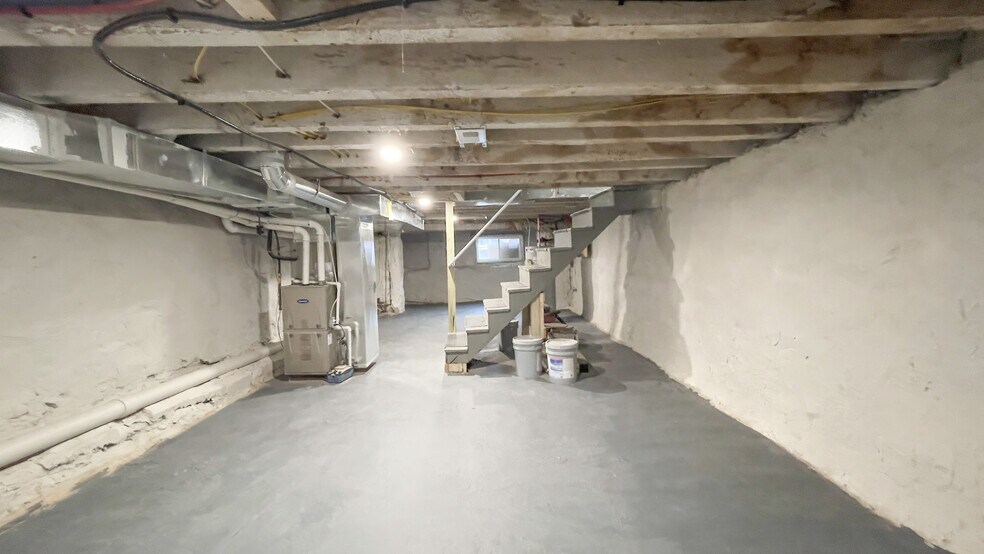 Building Photo - 5823 Alter St