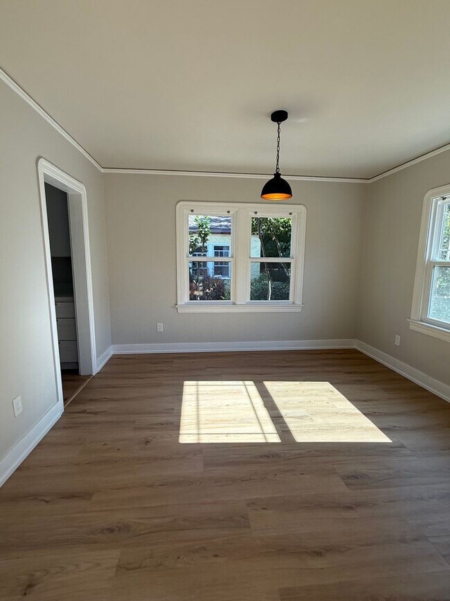 Building Photo - 2 bedroom/ 1 bathroom Home for Rent in Santa Rosa