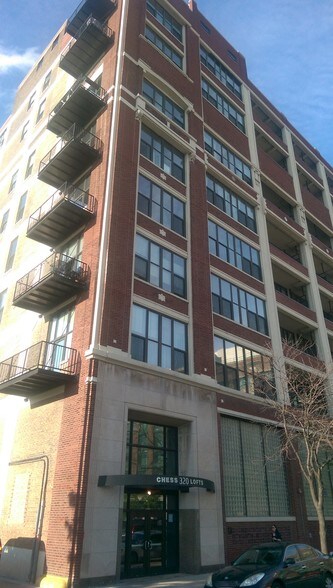 Building Photo - 320 E 21st St