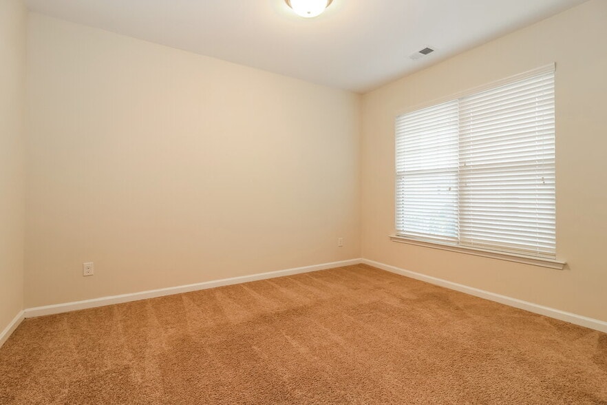 Building Photo - 386 Darbys Run Ct