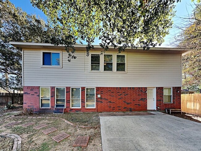 Building Photo - 31442 Camden Village Dr