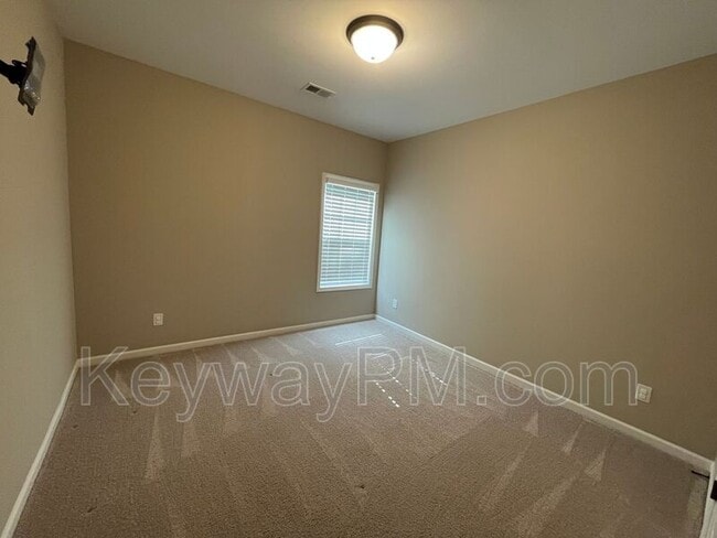 Building Photo - 2322 Sheridan Dr