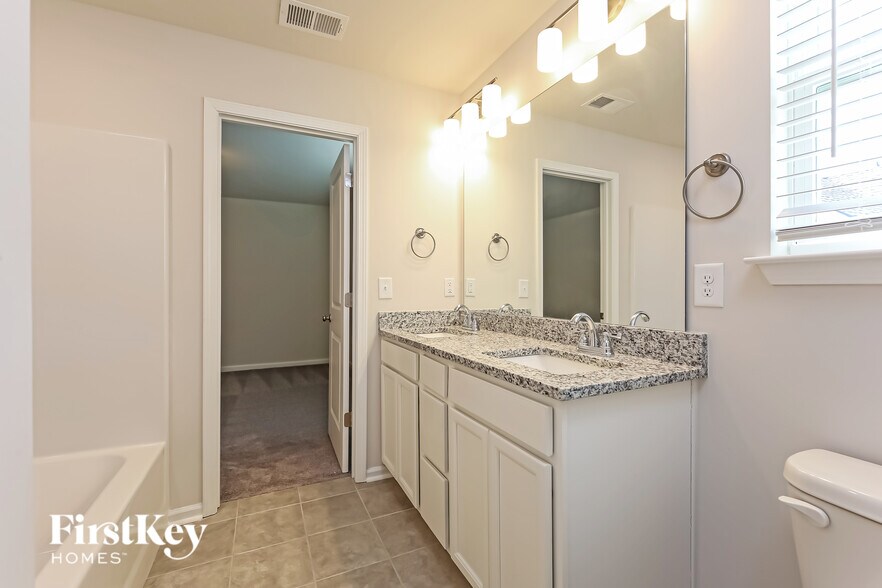 Building Photo - 903 Birchcrest Wy