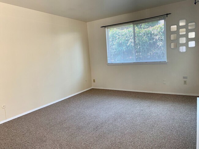 Building Photo - Cozy and Private Two Bedroom in Queen Anne-parking included!