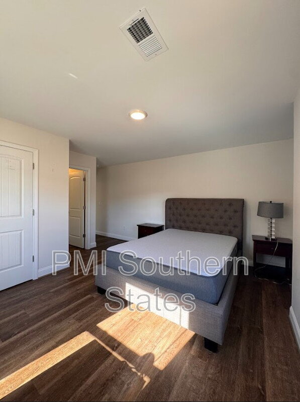 Building Photo - 401 Albus Dr