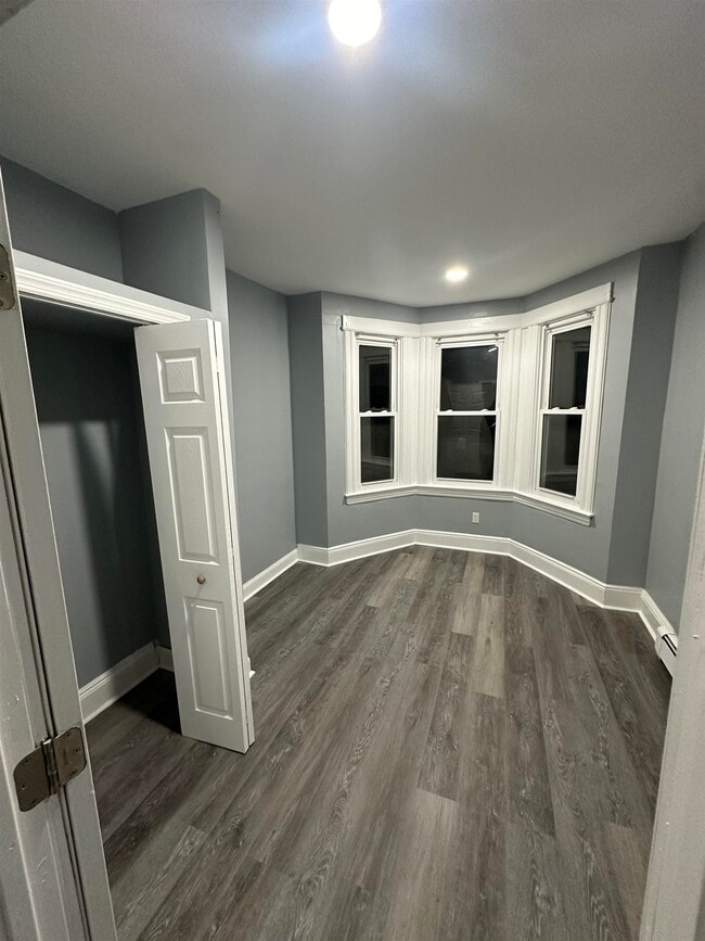 Building Photo - 313 Pearsall Ave