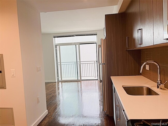 Building Photo - 12-15 Broadway Unit 603