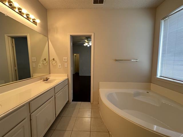 Building Photo - 3953 Windford Dr