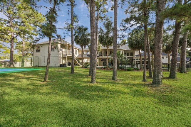 Building Photo - 600 Royal Oaks Dr