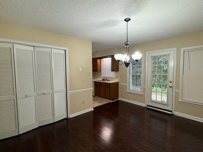 Building Photo - Very attractive 2 story townhouse.